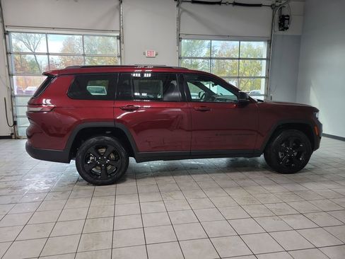 New 2025 Jeep Grand Cherokee L Limited w/ Black Appearance Package AWD/4WD image 7