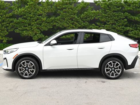 Used 2025 BMW X2 xDrive28i AWD/4WD image 7