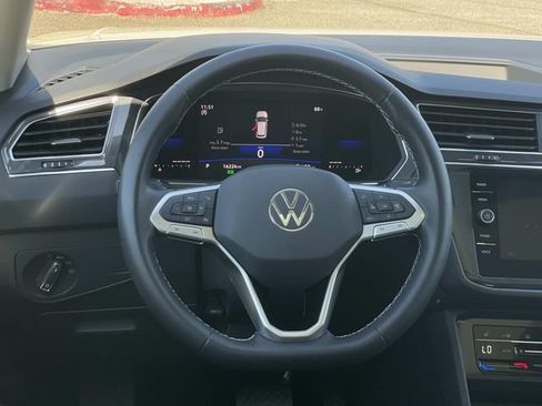 Certified 2023 Volkswagen Tiguan SE w/ Panoramic Sunroof Package FWD image 7