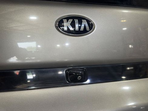Used 2017 Kia Soul + FWD image 38