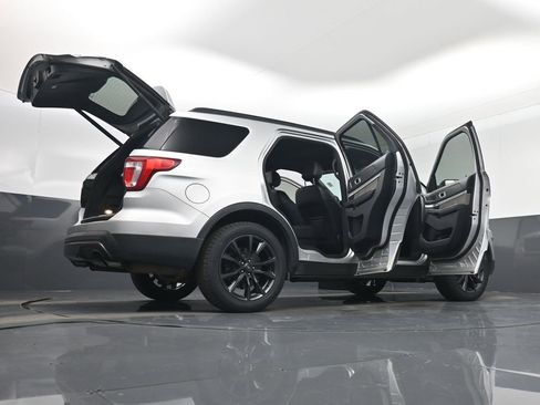 Used 2017 Ford Explorer XLT w/ Equipment Group 202A image 60