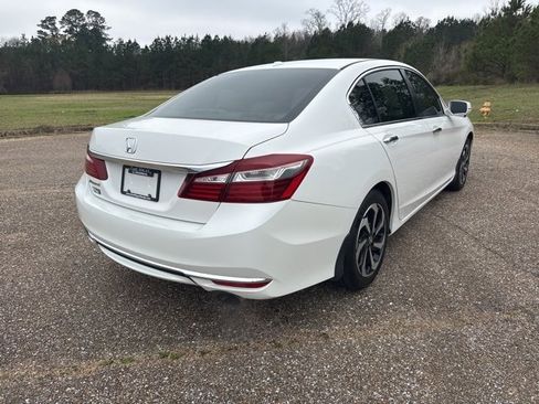 Used 2017 Honda Accord EX-L image 3