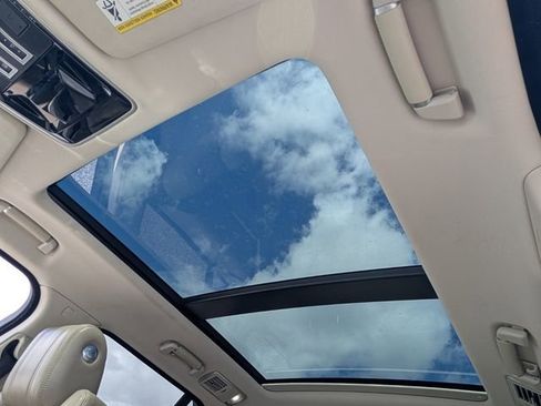 Used 2017 Land Rover Range Rover HSE image 24