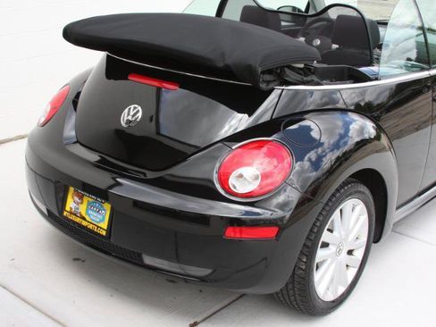 Used 2008 Volkswagen Beetle SE FWD image 12