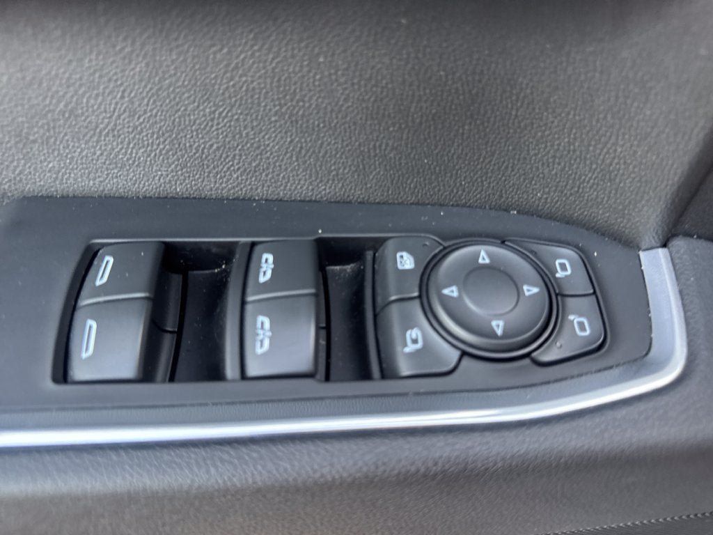 Used 2025 GMC Sierra 1500 SLT AWD/4WD image 19