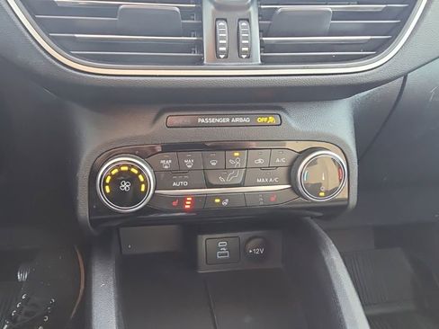 Used 2022 Ford Escape SE w/ Cold Weather Package image 18