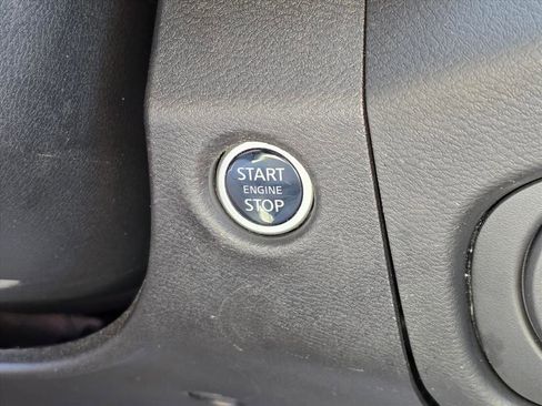 Used 2024 Nissan Frontier SV w/ Technology Package RWD image 17