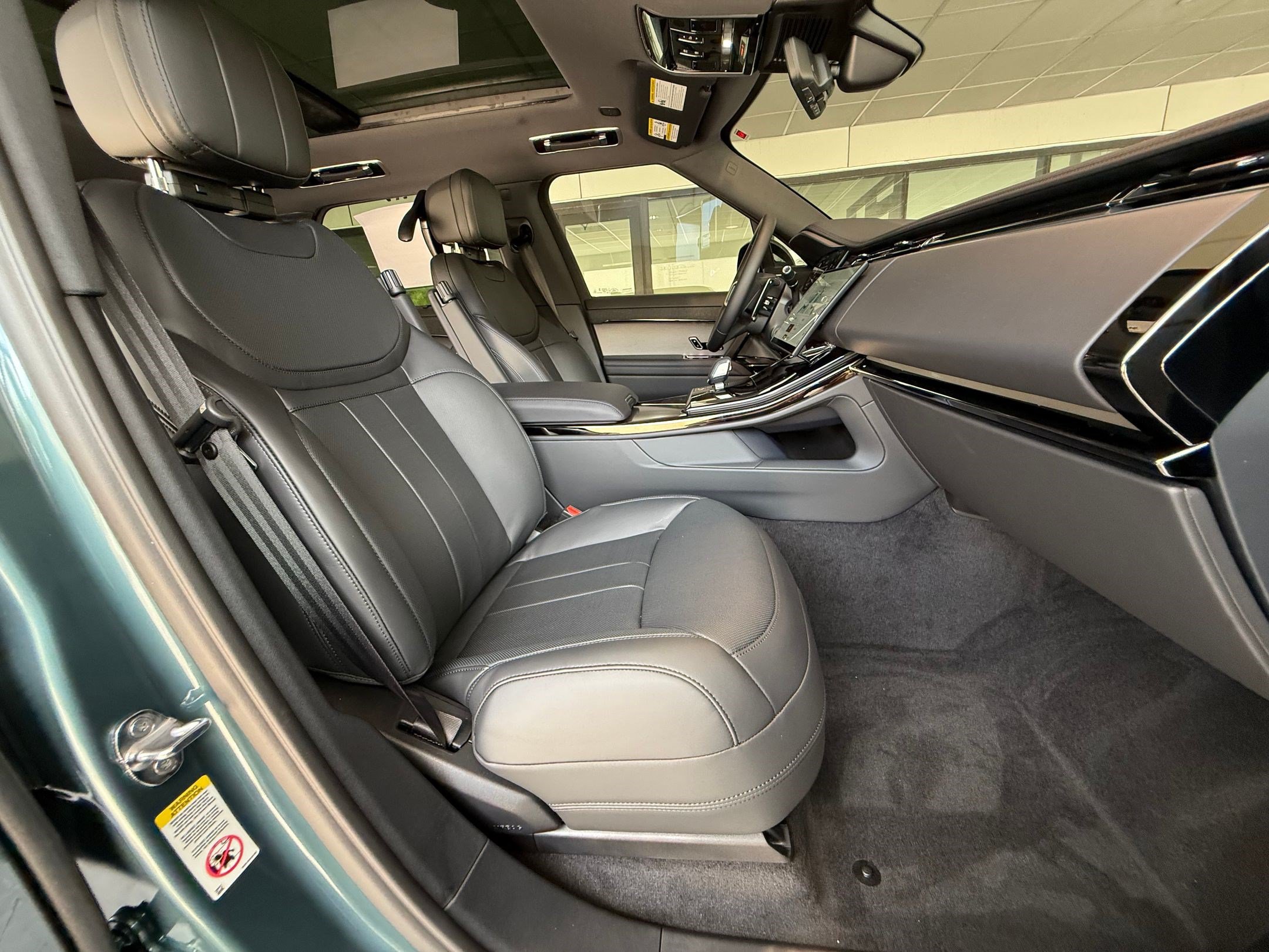 New 2026 Land Rover Range Rover Sport SE AWD/4WD image 21