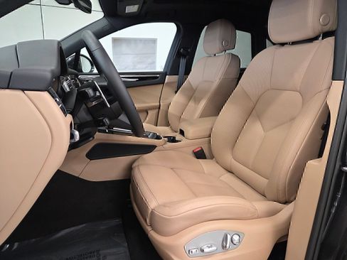 Certified 2026 Porsche Macan AWD/4WD image 5