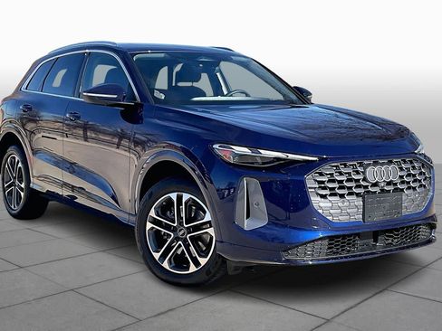 Certified 2025 Audi Q5 Premium w/ Convenience Package image 2