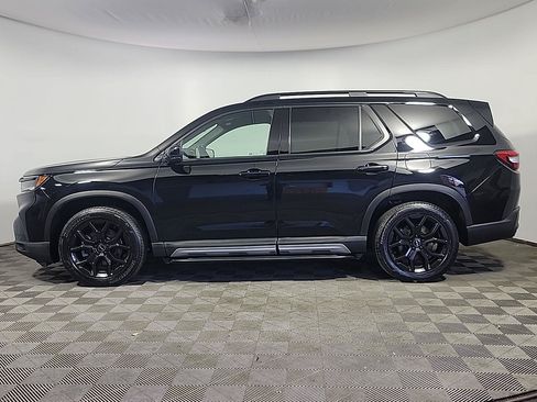 Certified 2025 Honda Pilot Black Edition image 11