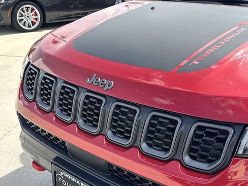 Used 2025 Jeep Compass Trailhawk AWD/4WD image 26