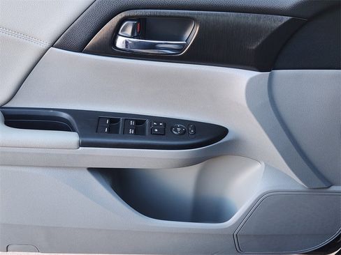 Used 2015 Honda Accord EX image 24