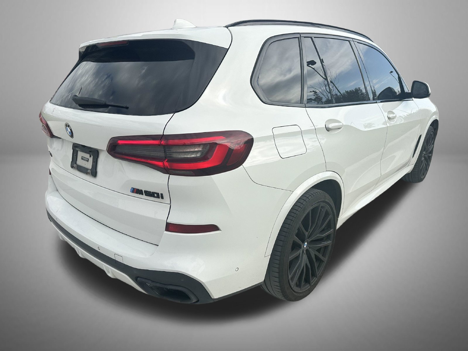 Used 2021 BMW X5 M50i w/ Executive Package AWD/4WD image 3