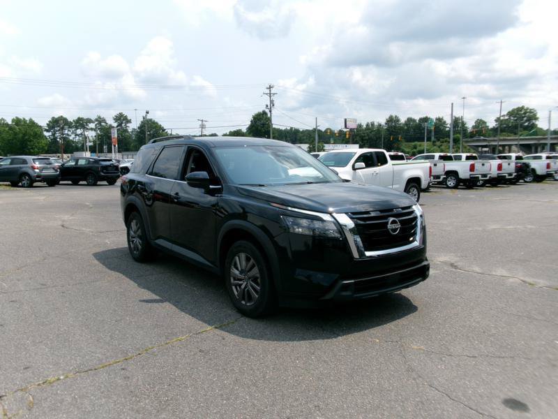 Used 2025 Nissan Pathfinder SV AWD/4WD image 4