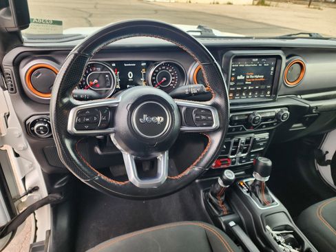 Used 2021 Jeep Gladiator Mojave image 2