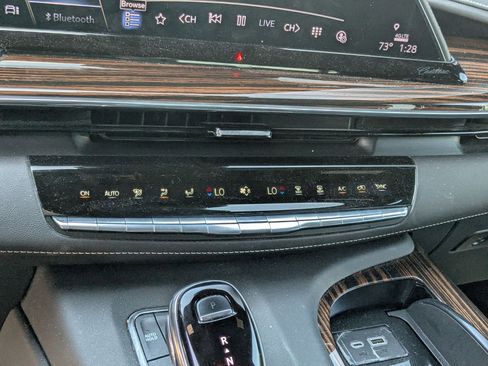 Used 2023 Cadillac Escalade Premium Luxury RWD image 18