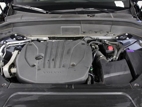 Certified 2025 Volvo XC90 B5 Core image 24