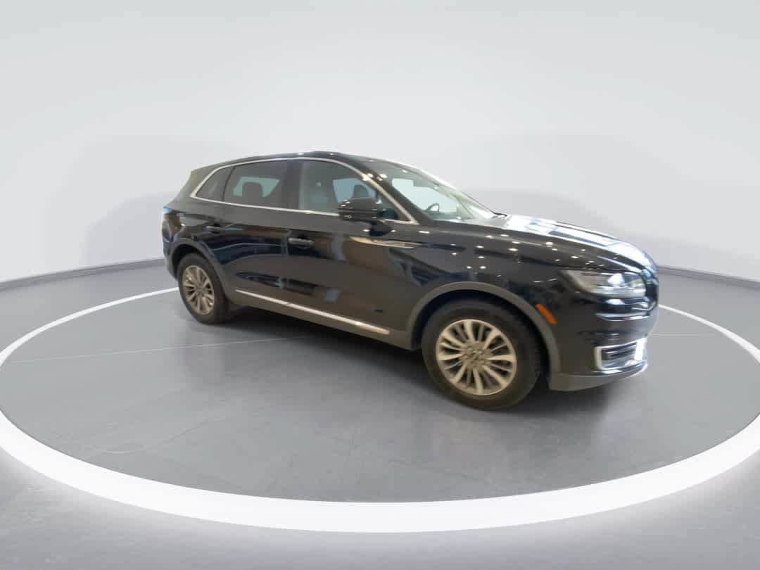 Used 2019 Lincoln Nautilus Select AWD/4WD image 2