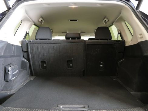 Used 2025 Nissan Rogue SV AWD/4WD image 25