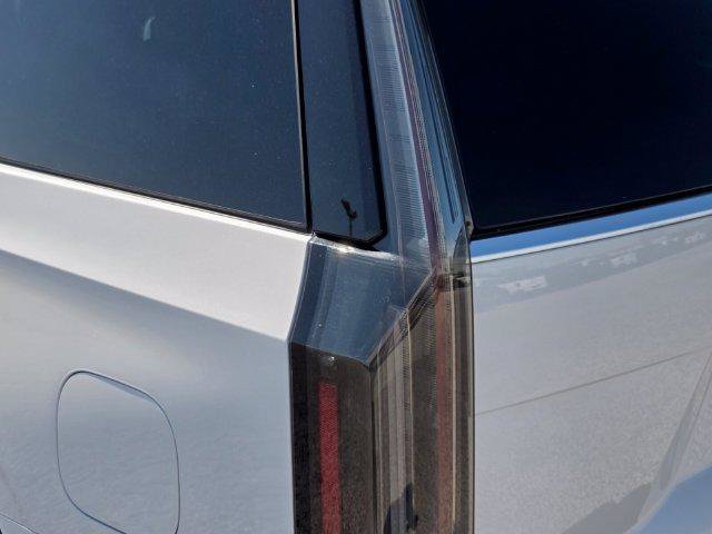 New 2026 Cadillac Escalade Luxury w/ Touring Package AWD/4WD image 11