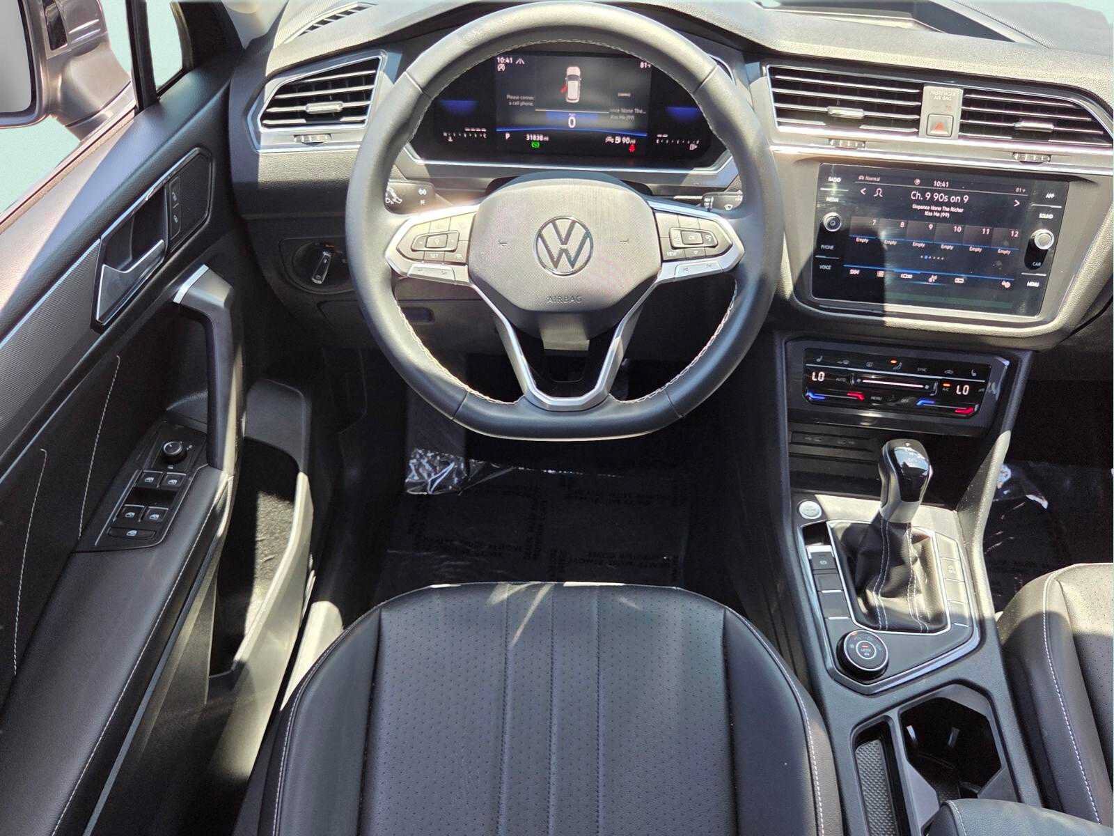 Used 2023 Volkswagen Tiguan SE w/ Panoramic Sunroof Package AWD/4WD image 12