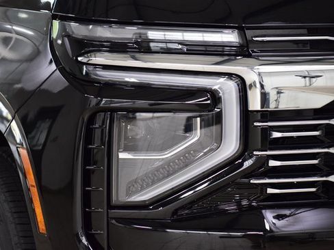 New 2026 Chevrolet Suburban Premier image 12