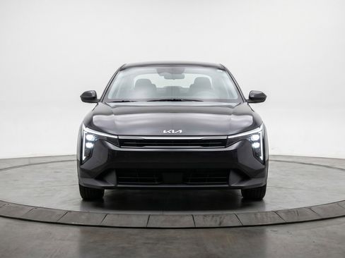 Used 2025 Kia K4 FWD image 2