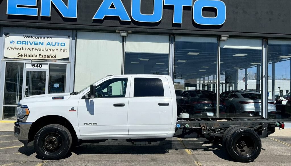Used 2022 RAM 3500 Tradesman w/ Chrome Appearance Group AWD/4WD image 2