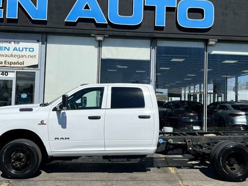 Used 2022 RAM 3500 Tradesman w/ Chrome Appearance Group AWD/4WD image 2