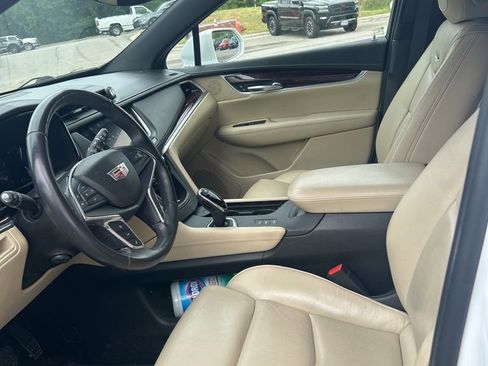 Used 2017 Cadillac XT5 Luxury w/ Driver Awareness Package image 10