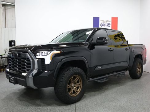 Used 2024 Toyota Tundra Platinum w/ TRD Off-Road Package AWD/4WD image 8