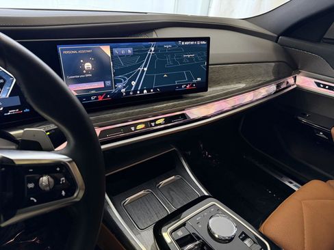 Used 2025 BMW 740i xDrive image 18
