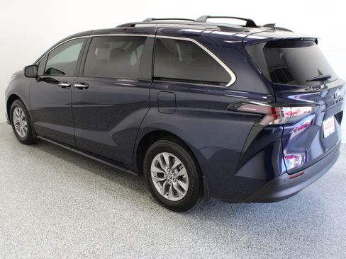 Used 2026 Toyota Sienna XLE FWD image 8