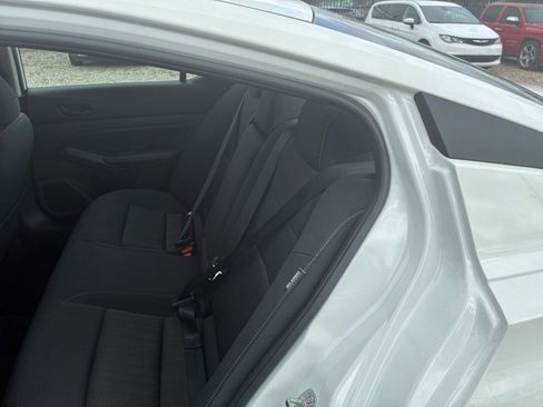Used 2025 Nissan Altima 2.5 SV FWD image 24