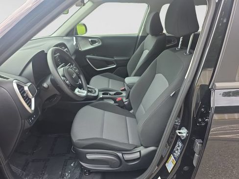 Used 2023 Kia Soul LX w/ LX Technology Package FWD image 11