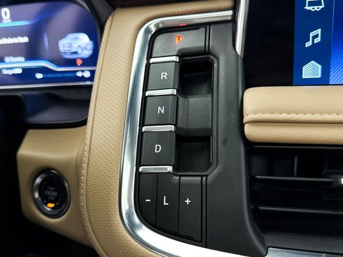 Used 2023 Chevrolet Tahoe Premier w/ Advanced Technology Package image 30