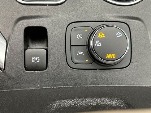 Used 2023 Chevrolet Traverse LS AWD/4WD image 17