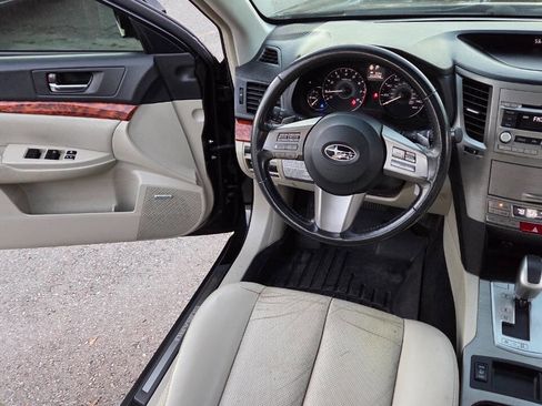 Used 2011 Subaru Outback 2.5i Limited w/ PWR Moonroof Pkg image 33