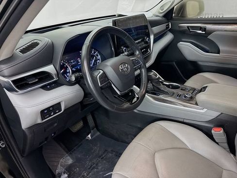 Used 2021 Toyota Highlander Platinum AWD/4WD image 9