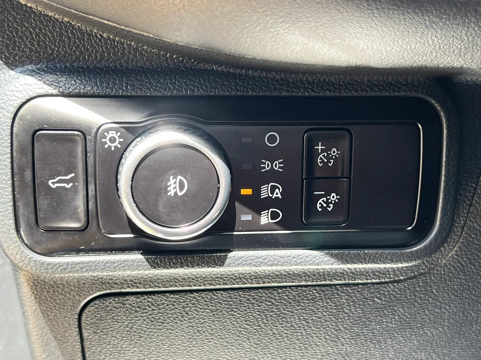Used 2025 Ford Explorer ST-Line w/ ST-Line Street Pack AWD/4WD image 8