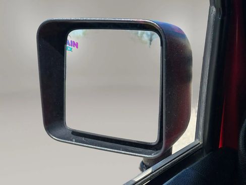 Used 2015 Jeep Wrangler Unlimited Rubicon image 31