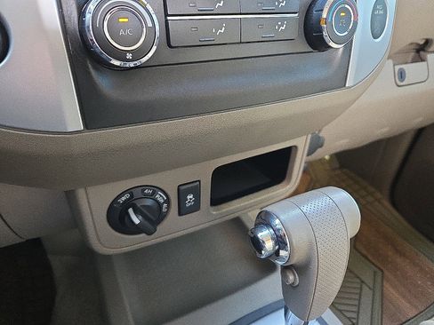 Used 2015 Nissan Frontier SV image 17