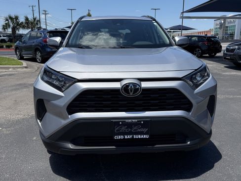 Used 2020 Toyota RAV4 LE FWD image 2