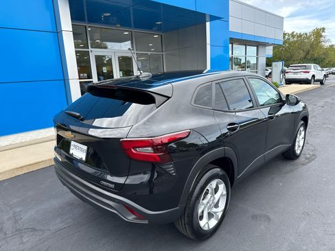 Used 2024 Chevrolet Trax LS w/ LS Convenience Package FWD image 7