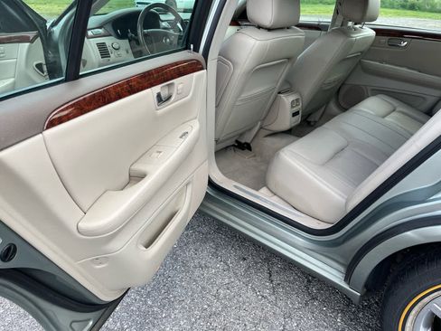 Used 2006 Cadillac DTS w/ Trunk Convenience Package FWD image 19