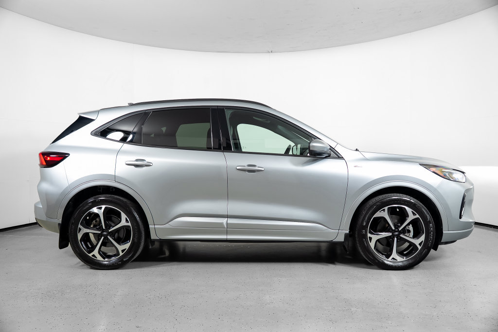 Used 2023 Ford Escape ST-Line Elite AWD/4WD image 3