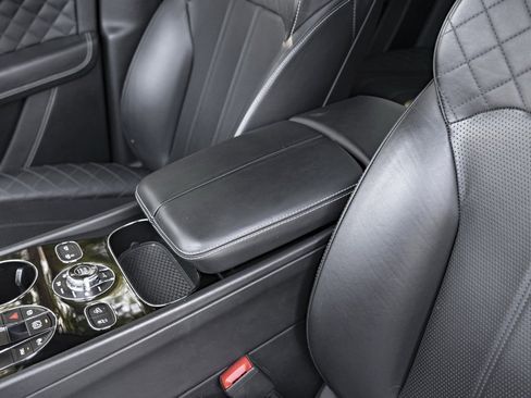 Used 2018 Bentley Bentayga image 13