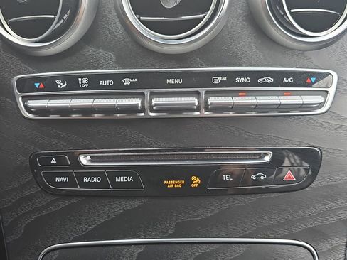 Used 2018 Mercedes-Benz GLC 300 4MATIC image 24