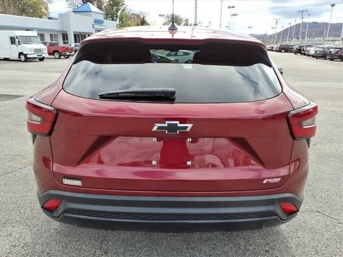 Used 2024 Chevrolet Trax RS w/ Sunroof Package image 5